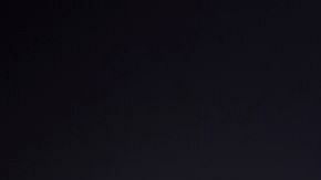 Fuegos artificiales iluminan el Empire State Building a lo largo del horizonte de Manhattan.