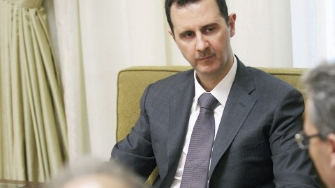 Bachar al Asad afirma que lo que está ocurriendo en Egipto es 'la caída del denominado islam político', en entrevista en Siria.