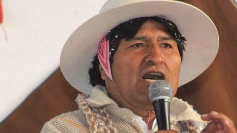 El presidente de Bolivia, Evo Morales, en un acto con habitantes indígenas  anunció  su decisión.