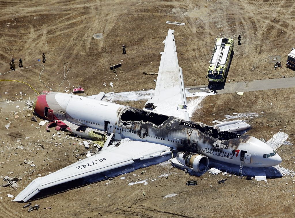 El avión con 307 personas a bordo (291 pasajeros y 16 tripulantes), se estrelló al aterrizar en el aeropuerto internacional de San Francisco.