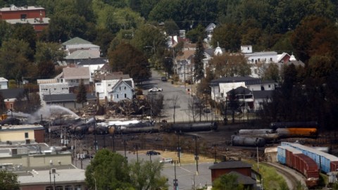Vista del lugar donde un tren cargado de petróleo ha descarrilado y explotado el 6 de julio en Lac-Mégantic, Quebec, Canadá.