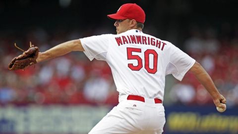 El lanzador de San Luis igualó a Jordan Zimmerman de Washington en 12 triunfos.