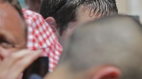 El británico mantiene la casaca amarilla en la Tour.