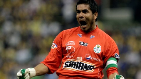 El portero Oswaldo Sánchez, de 39 años, señaló que si México gana la Copa Oro a situación se tranquilizaría. Es momento de mantener la calma y de apoyar.