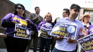 Los trabajadores sociales del condado piden  la contratación de 1,400 nuevos empleados.