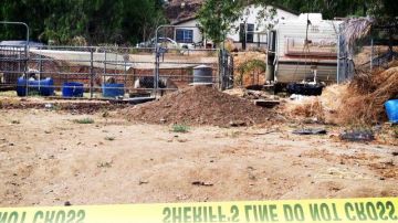 Agentes del Sheriff del Condado de Riverside investigan evidencia que indica que hayan posibles restos humanos en la casa de la familia del niño desparecido.
