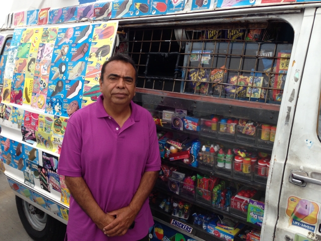 Néstor Zea, vendedor de helados en Long Beach desde hace 20 años.