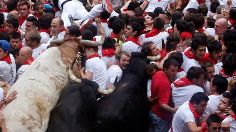 El tapón humano a la entrada de la plaza de Pamplona.