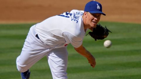 Zack Greinke realiza un lanzamiento al plato en el segundo inning del juego de ayer contra Colorado en el Dodger Stadium.
