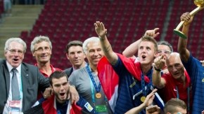 Los jugadores galos festejan el campeonato Mundial Sub-20 conquistado ayer en Turquía.