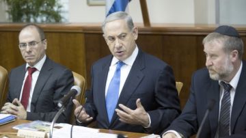 El primer ministro israelí, Benjamín Netanyahu, asiste a la reunión semanal con su gabinete, en Jerusalén.