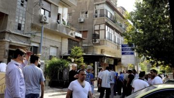 Un edificio donde hace tres días impactaron varios proyectiles y dejaron  al menos seis muertos y más de cuatro heridos, en Damasco, Siria.
