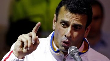 El ex candidato presidencial y opositor, el gobernador del estado Miranda, Enrique Capriles, habla a los venezolanos.