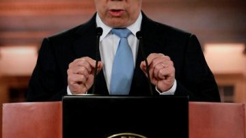 El presidente de Colombia, Juan Manuel Santos, habla durante una declaración a la prensa.
