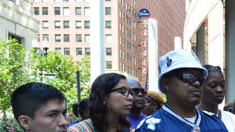 María García durante una conferencia de prensa realizada afuera del Thompson Center en días pasados.