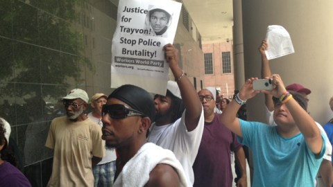 Manifestantes en Houston rechazan la absolución de George Zimmerman.