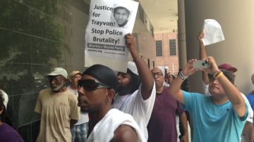 Manifestantes en Houston rechazan la absolución de George Zimmerman.