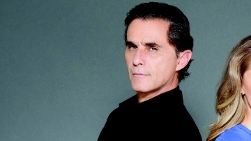 Humberto Zurita, Edith González y Roberto Fumazoni son Rogelio, Paula y Alejandro en "Vivir a Destiempo".