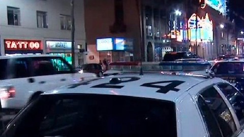 La policía empezó a recibir llamadas alrededor de las 8:30 p.m. del martes y envió a más de 100 policías a Hollywood.