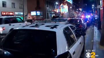 La policía empezó a recibir llamadas alrededor de las 8:30 p.m. del martes y envió a más de 100 policías a Hollywood.