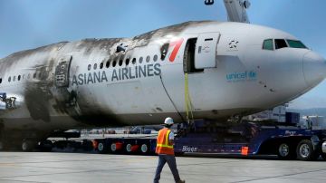 Por el accidente del avión de Asiana Airlines perecieron tres de las 307 personas que viajaban a bordo.