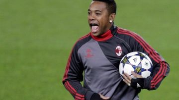 Robinho vestirá la playera del AC Milán por tres años más