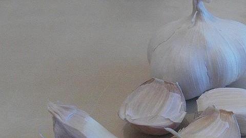 El ajo ayuda a fortalecer los capilares y a apoyar el flujo de sangre saludable.