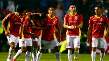Los jugadaores de Morelia celebran una de las tres anotaciones que le dieron el triunfo a su equipo sobre Querétaro