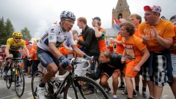 Nairo  Quintana acelera el paso para alejarse del líder  Christopher Froome en la subida final  rumbo al Alpe-d'Huez  en la etapa  de ayer.