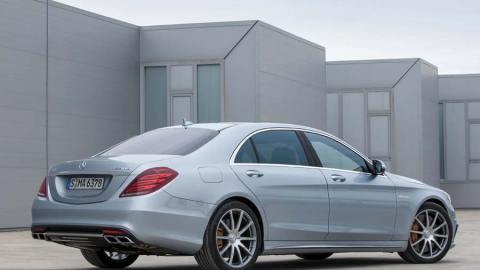 El lujo compite contra la potencia del nuevo s63- AMG