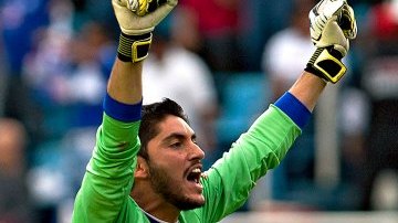 El portero del Cruz Azul, Jesús Corona, celebra el triunfo de la Máquina celeste