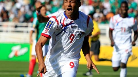 Gabriel Torres consiguió doblete en lo que val del partido