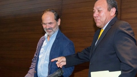 Gustavo Madero (PAN) y  Jesús Zambrano (PRD) en una conferencia de prensa.