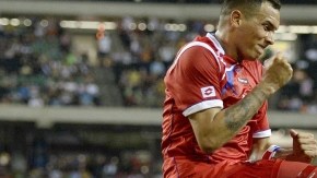 Blas Pérez celebra luego de anotarle a Cuba su segundo gol de la tarde en los cuartos de final de la Copa de Oro en Atlanta.