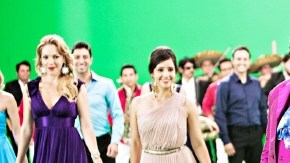 Juan Gabriel (centro) durante el rodaje de un musical que aparecerá en '¿Qué le dijiste a Dios?'.