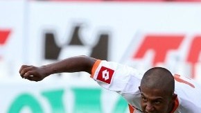 Miguel Ángel Cancela García intenta fabricar una jugada a la ofensiva