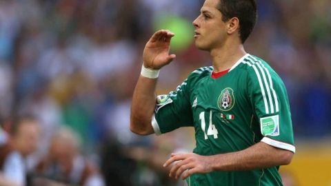Javier "Chicharito" Hernández podría ser pretendido por el Valencia
