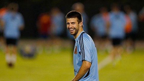 Por el momento Fábregas sigue con el Barcelona.