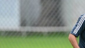 Aldo de Nigris aún se recupera de su operación en la rodilla