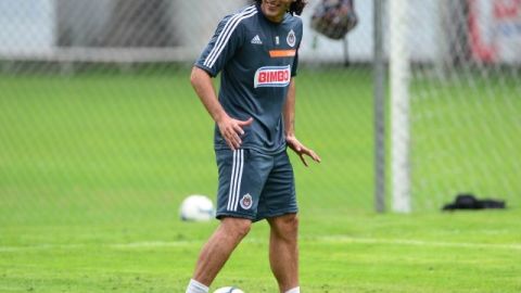 Aldo de Nigris aún se recupera de su operación en la rodilla