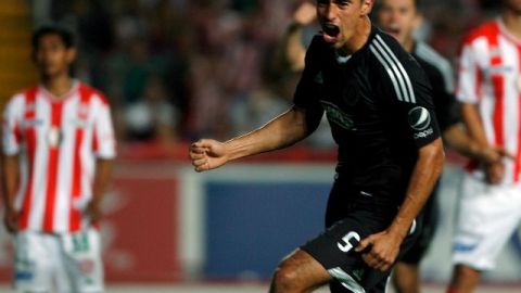 Patricio Araujo se encargó de abrir los cartones en favor del rebaño sagrado