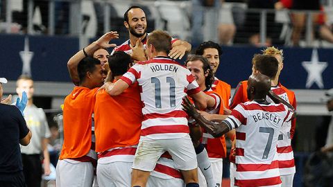 Afición de Estados Unidos feliz con los resultados de su equipo.