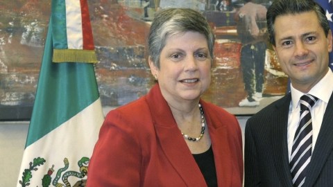Janet Napolitano  y  Enrique Peña Nieto en Los  Pinos.