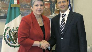 Janet Napolitano  y  Enrique Peña Nieto en Los  Pinos.