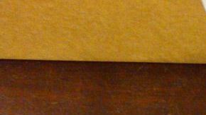 Un AK-47 bañado en oro fue decomisado a uno de los detenidos durante la redada contra la pandilla de la Calle 18 en Los Ángeles.