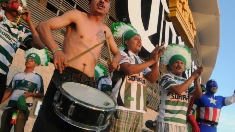 Gran ambiente se vive en el estadio Corona