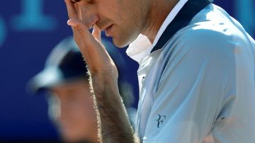 Roger Federer reacciona tras perder ante Daniel Brands.