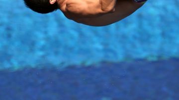Yahel Castillo ejecuta su clavado en la ronda de semifinal en la piscina municipal de Montjuic, en la que queda en cuarto sitio.