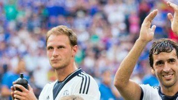 El Schalke 04 le rindió un homenaje al delantero español Raúl González