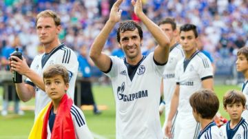 El Schalke 04 le rindió un homenaje al delantero español Raúl González